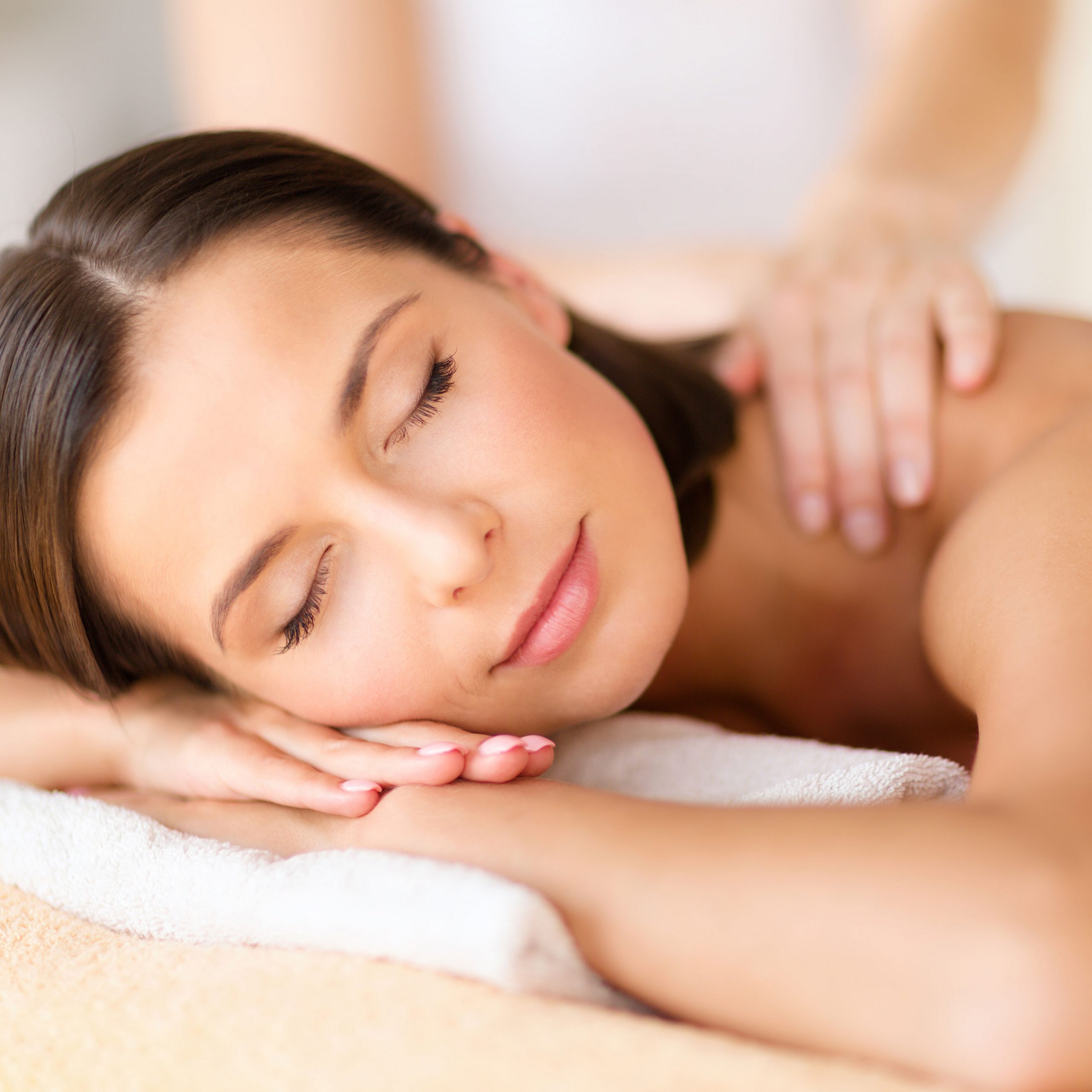 beauty-salon-kerpen-lotusbluete-massage